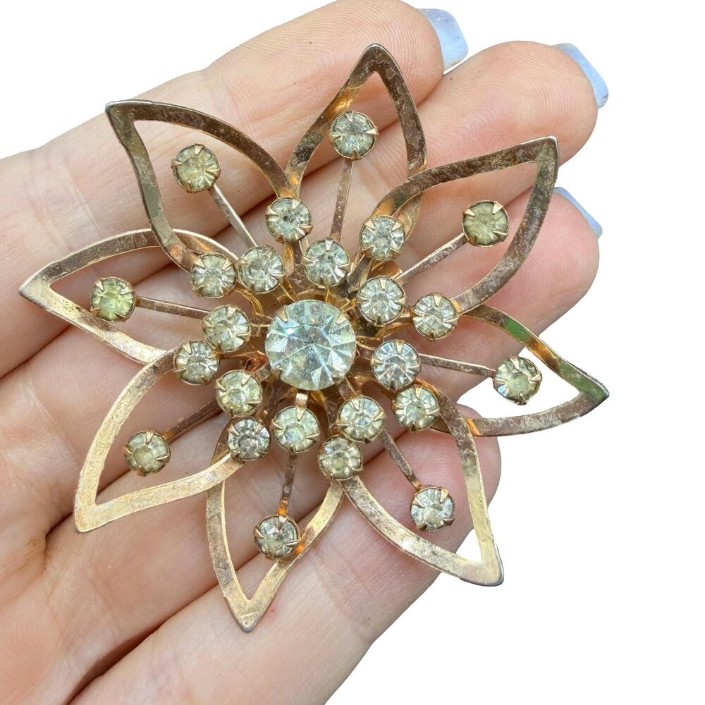 Vintage Jewelry Gold Tone Rhinestone Flower Brooch Pin